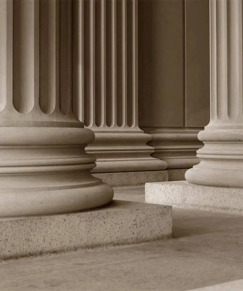 Columnas del edificio de la firma de abogados