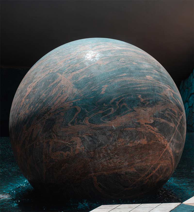 Equipo de abogados en una reunión de consulta, representando la atención personalizada del estudio jurídico